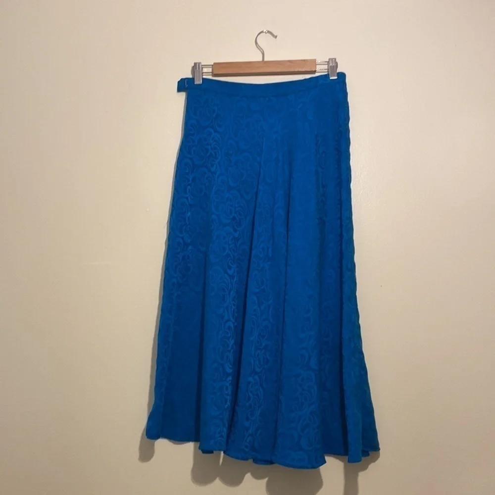 Adrianna Papell 100% silk beautiful skirt . Size 10. Very good condition
